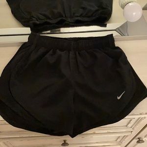 Black Nike shorts size xs